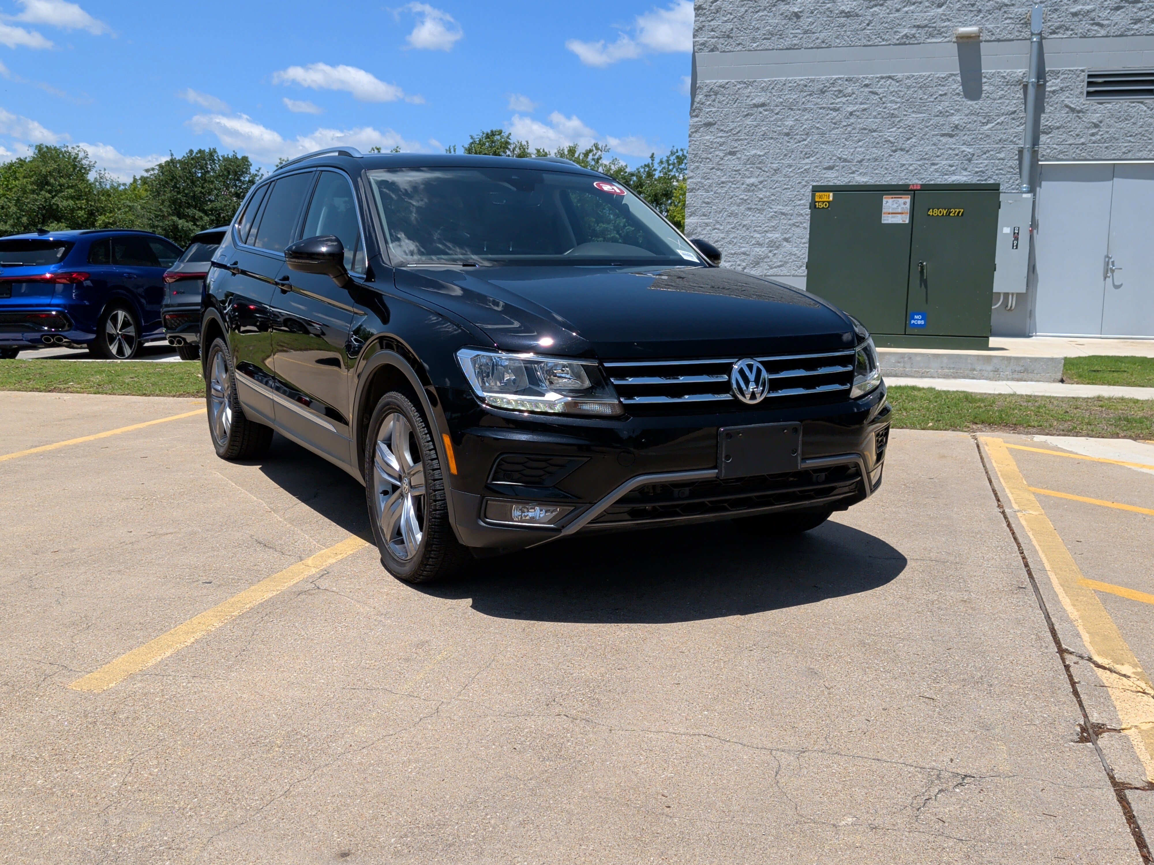 Used 2021 Volkswagen Tiguan SEL w/ 3-Row Tiguan MDO Package FWD image 2