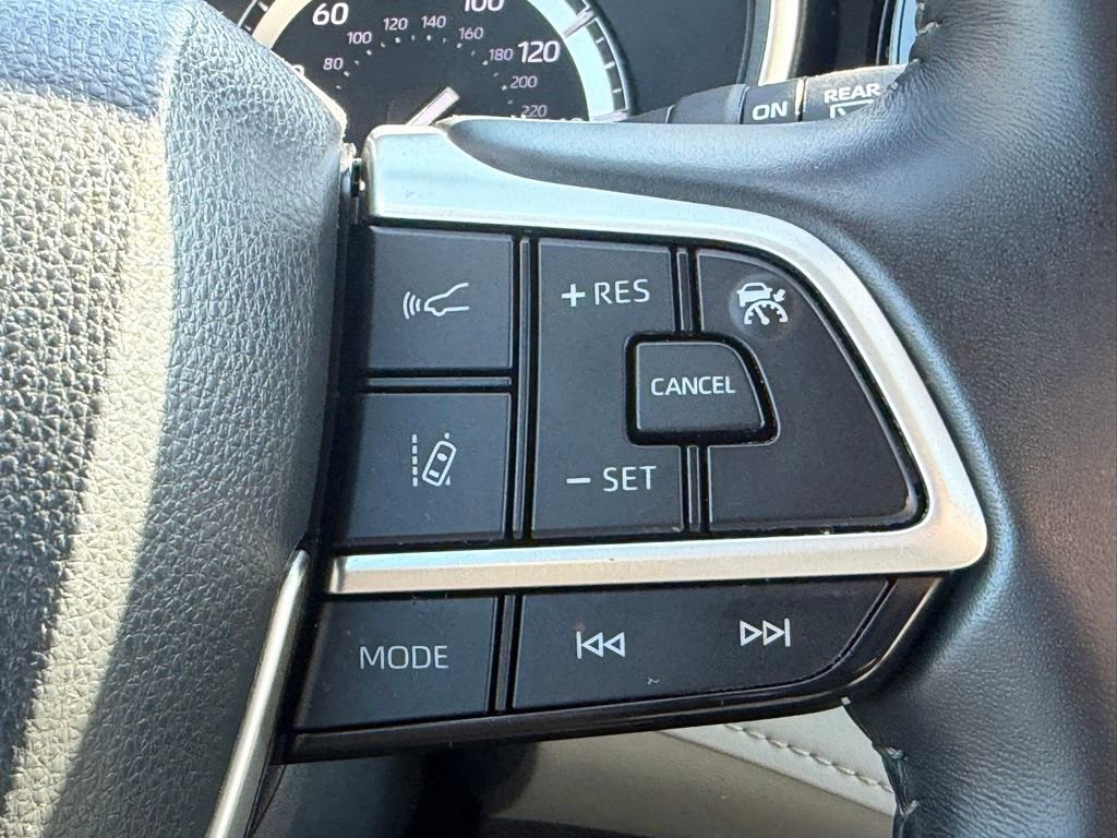 Used 2022 Toyota Highlander XLE image 31