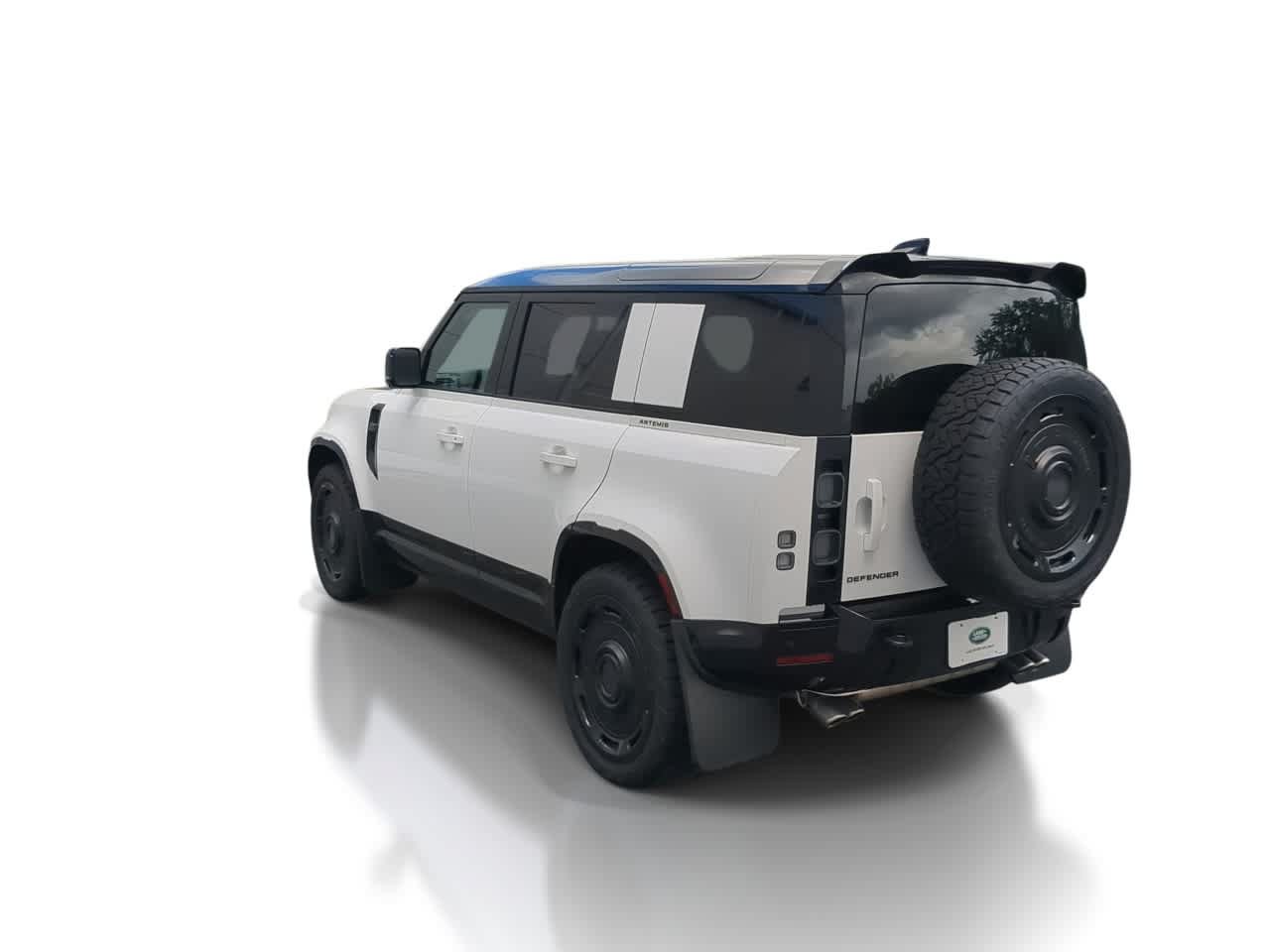 Certified 2025 Land Rover Defender 110 V8 AWD/4WD image 6
