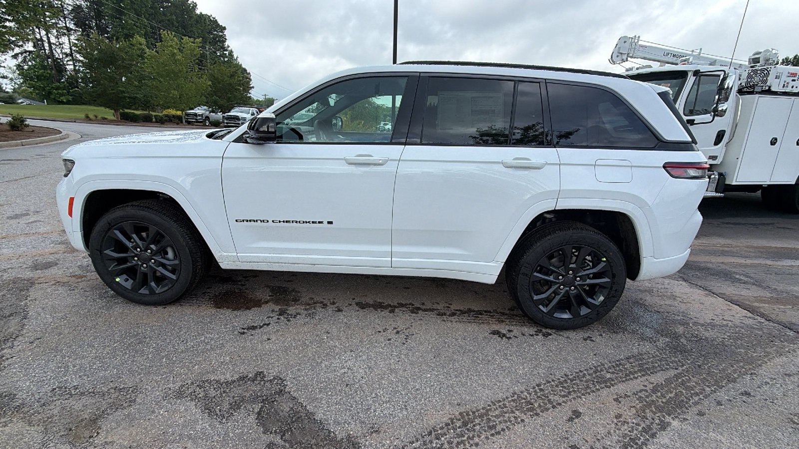 New 2026 Jeep Grand Cherokee Limited AWD/4WD image 11