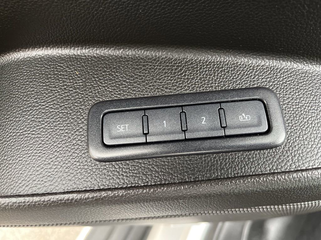 Used 2020 GMC Yukon SLT w/ Premium Edition image 11