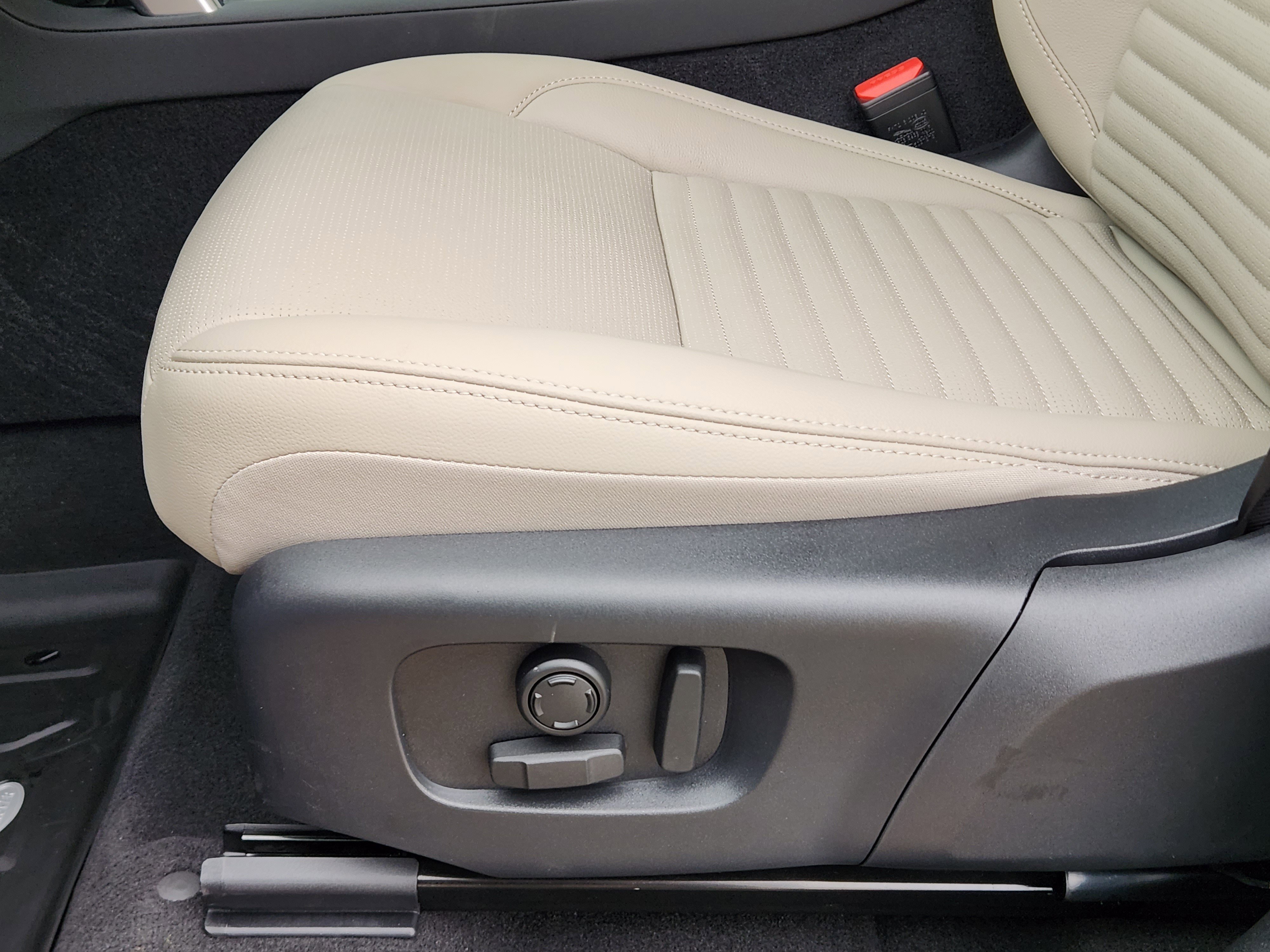 New 2025 Land Rover Discovery Sport S image 25