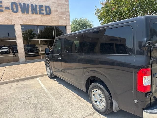 Used 2015 Nissan NV 3500 SL w/ Technology Package RWD image 2