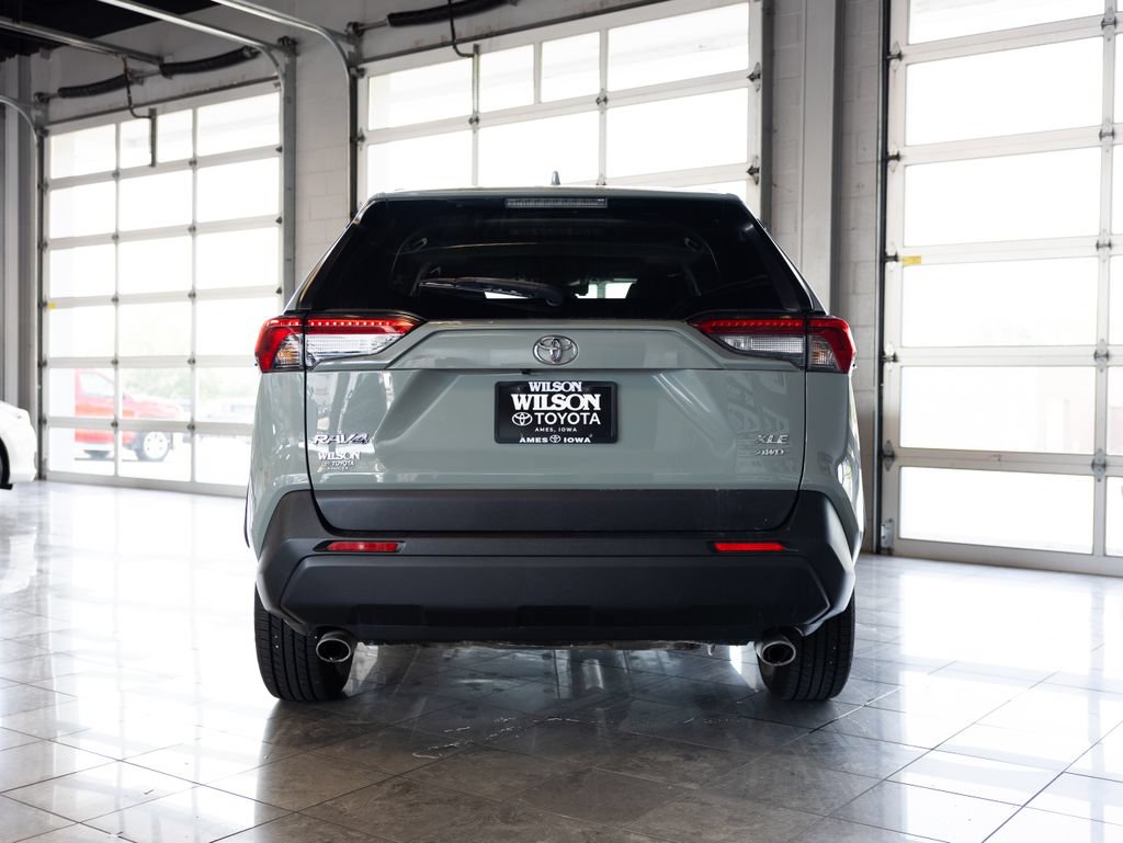 Used 2019 Toyota RAV4 XLE w/ Convenience Package AWD/4WD image 4