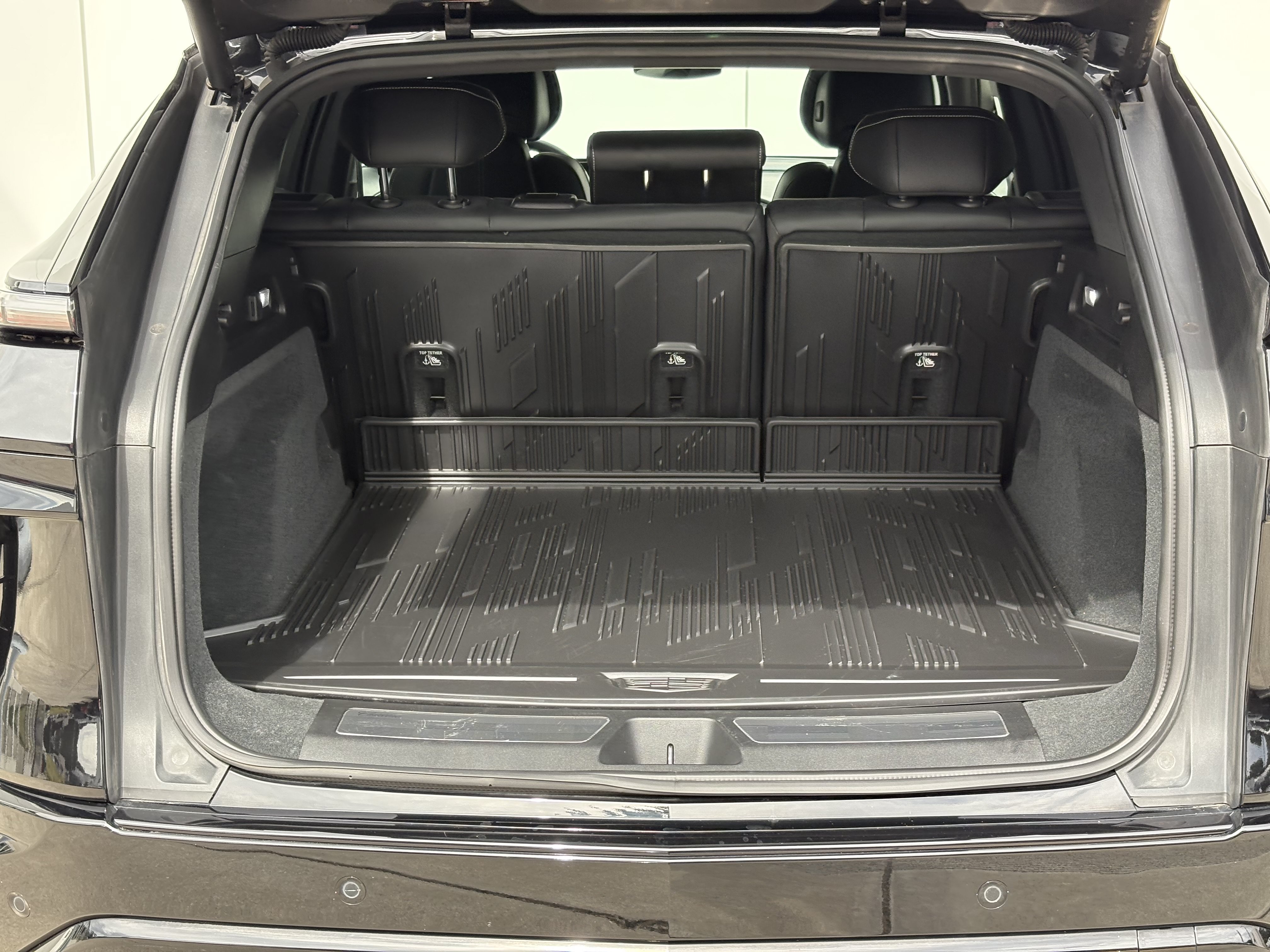 Used 2024 Cadillac Lyriq Sport w/ LPO, Floor Liner Package AWD/4WD image 9