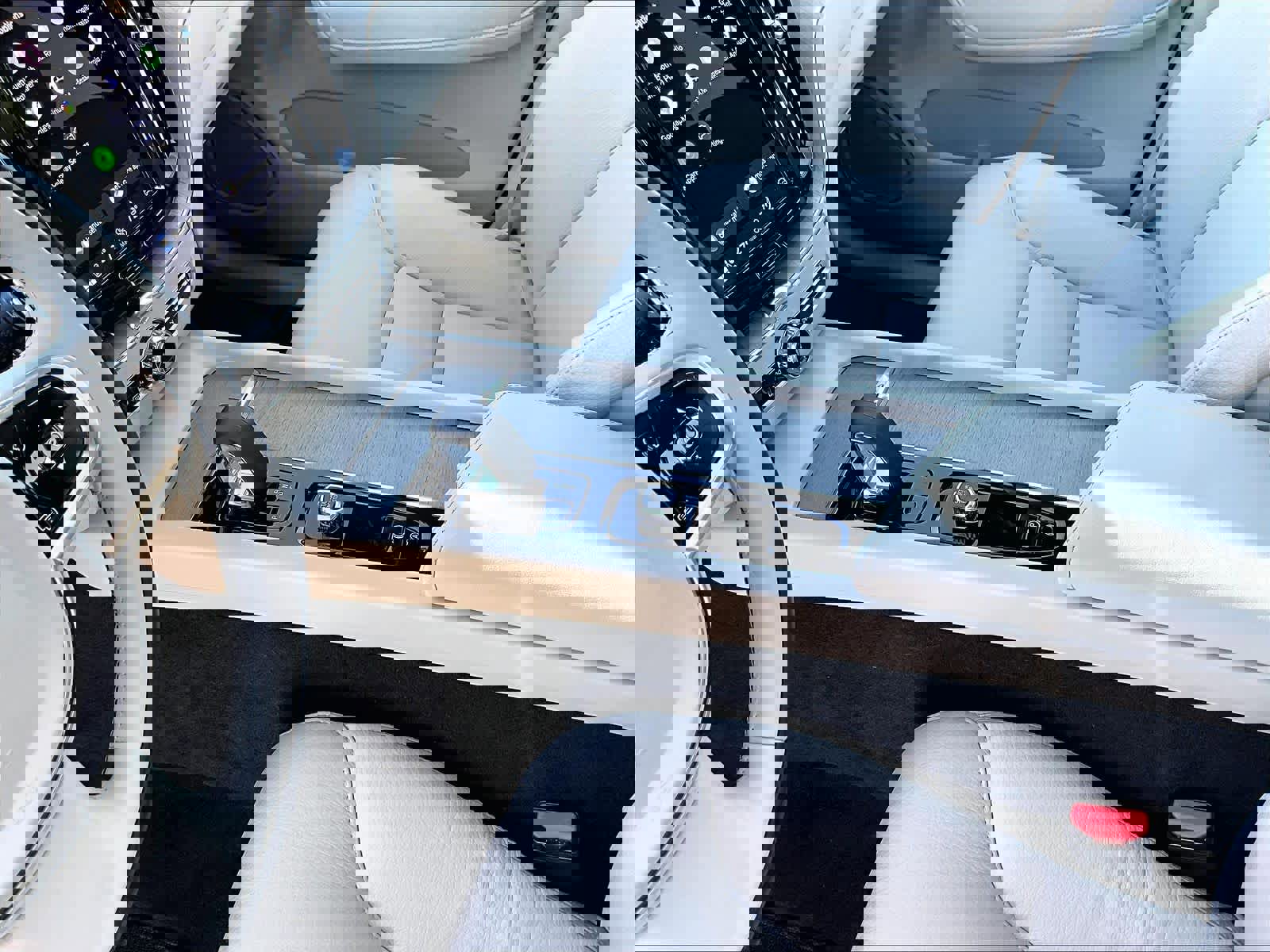 Used 2023 Volvo XC60 T8 Plus image 19