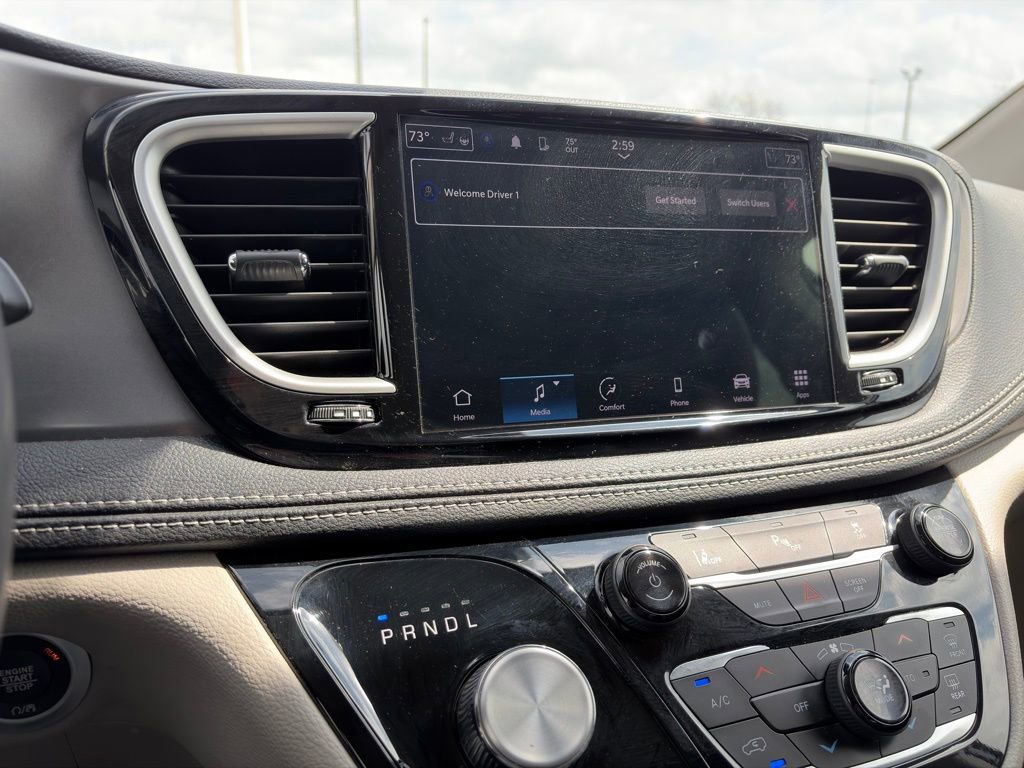 Used 2023 Chrysler Pacifica Touring-L image 19