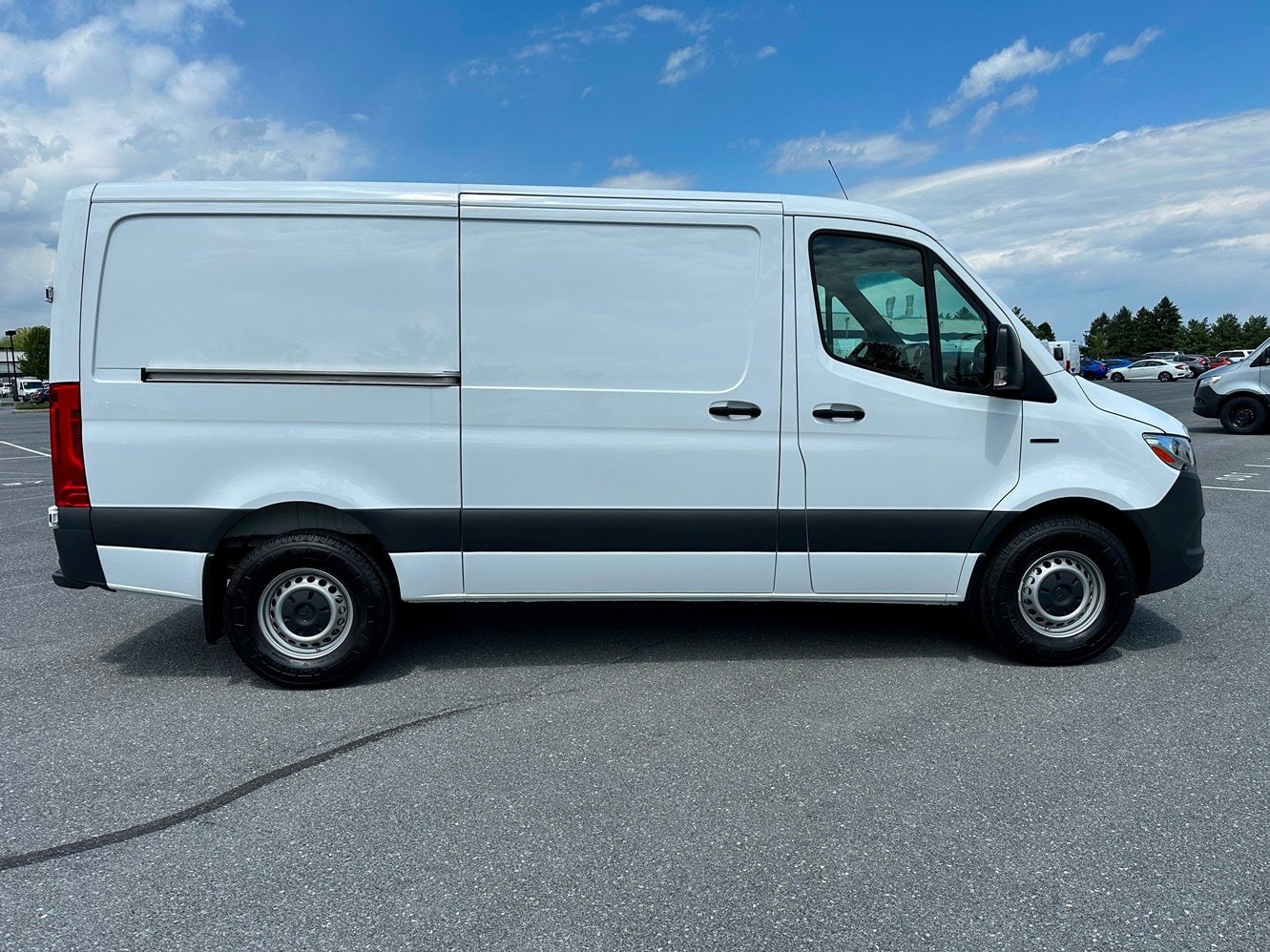 New 2025 Mercedes-Benz eSprinter 144 Cargo image 3