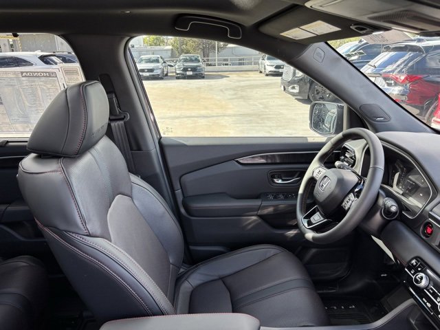 New 2025 Honda Pilot Black Edition image 11