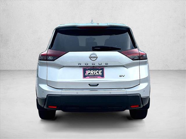 Used 2024 Nissan Rogue SV FWD image 4