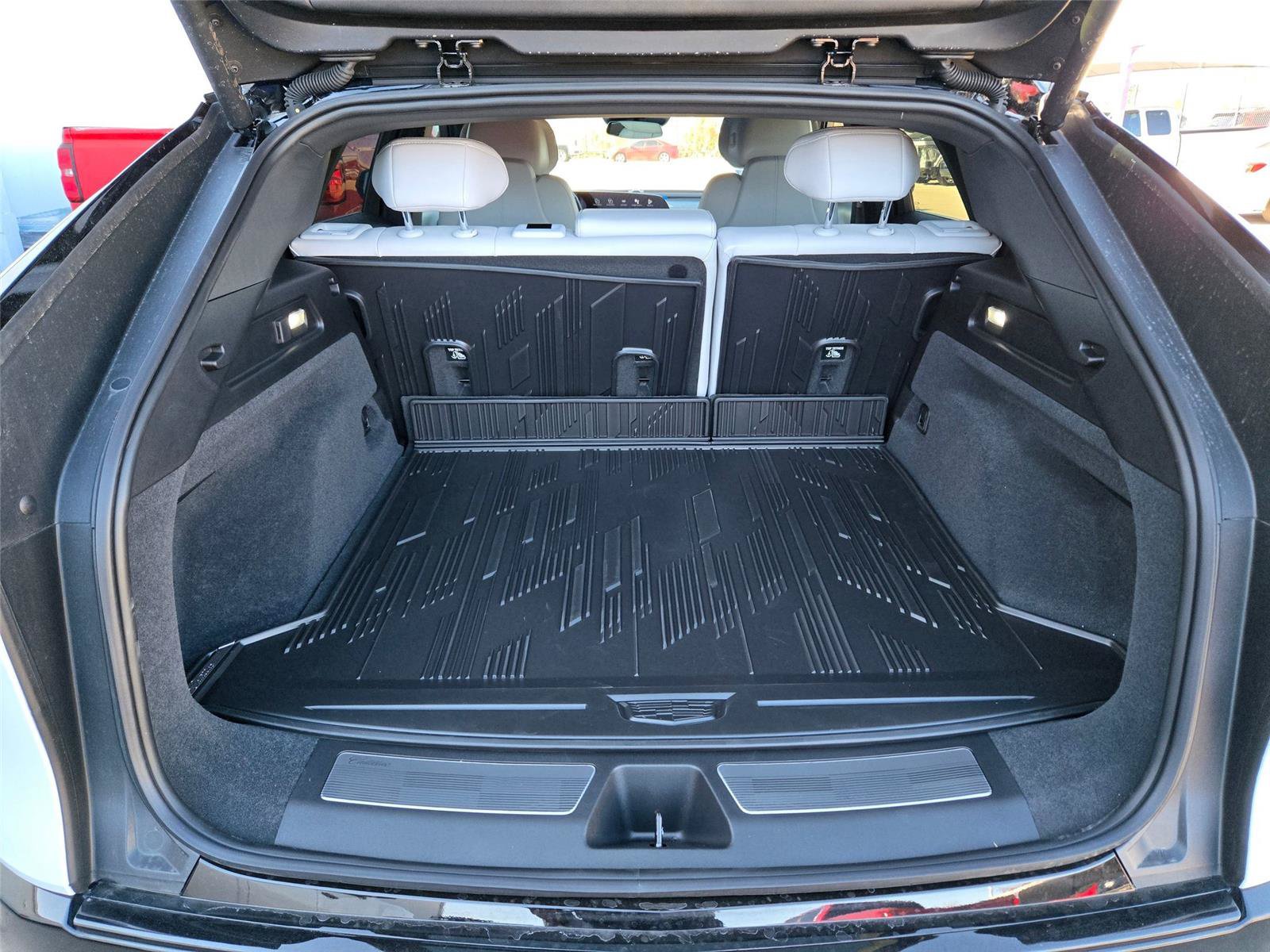 New 2026 Cadillac Lyriq Premium Luxury w/ LPO, Floor Liner Package AWD/4WD image 31