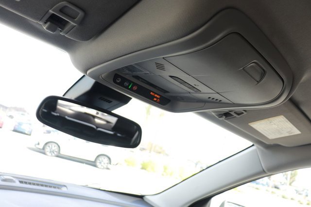 Used 2024 GMC Terrain SLT image 25