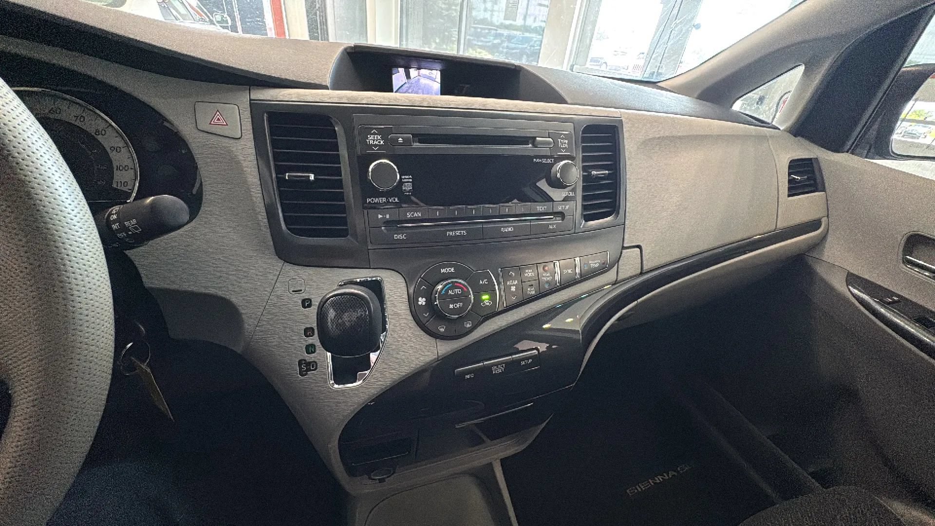 Used 2014 Toyota Sienna SE FWD image 40