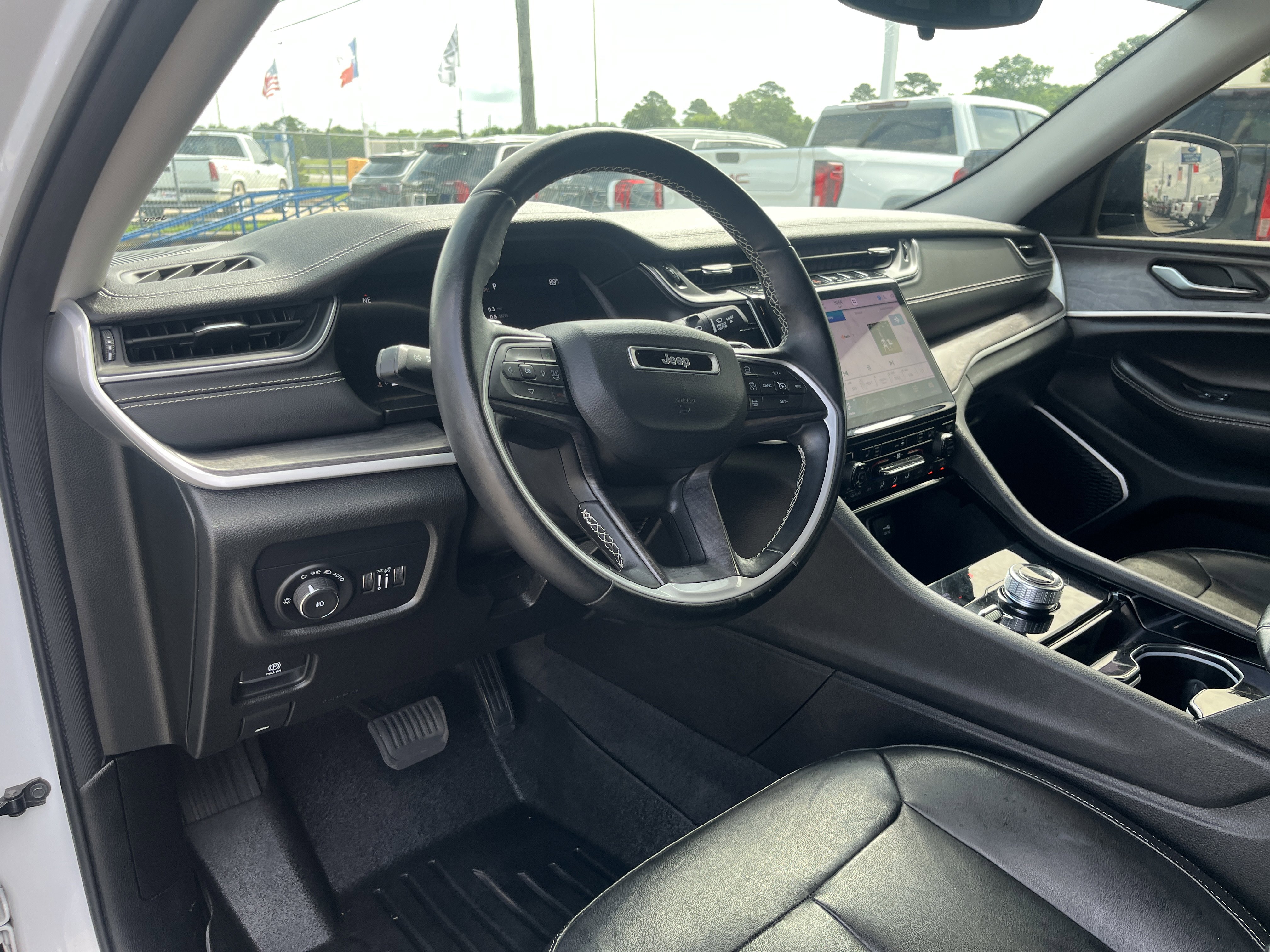 Used 2022 Jeep Grand Cherokee L Limited AWD/4WD image 13