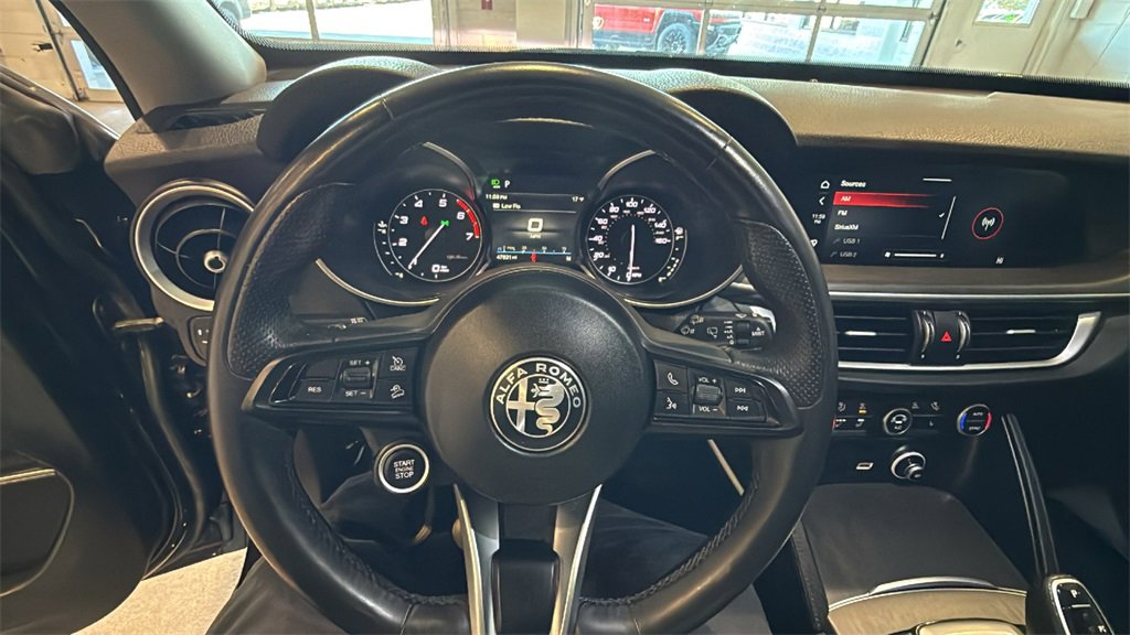 Used 2020 Alfa Romeo Stelvio Ti w/ Nero Edizione image 31