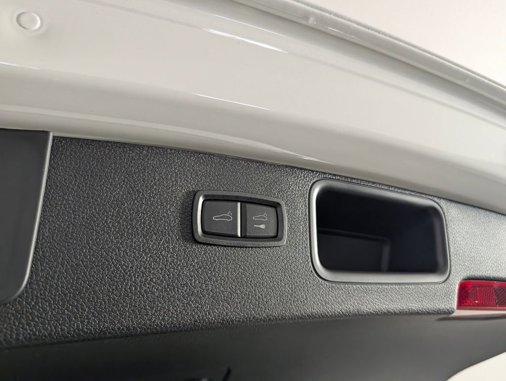 New 2026 Porsche Macan image 18