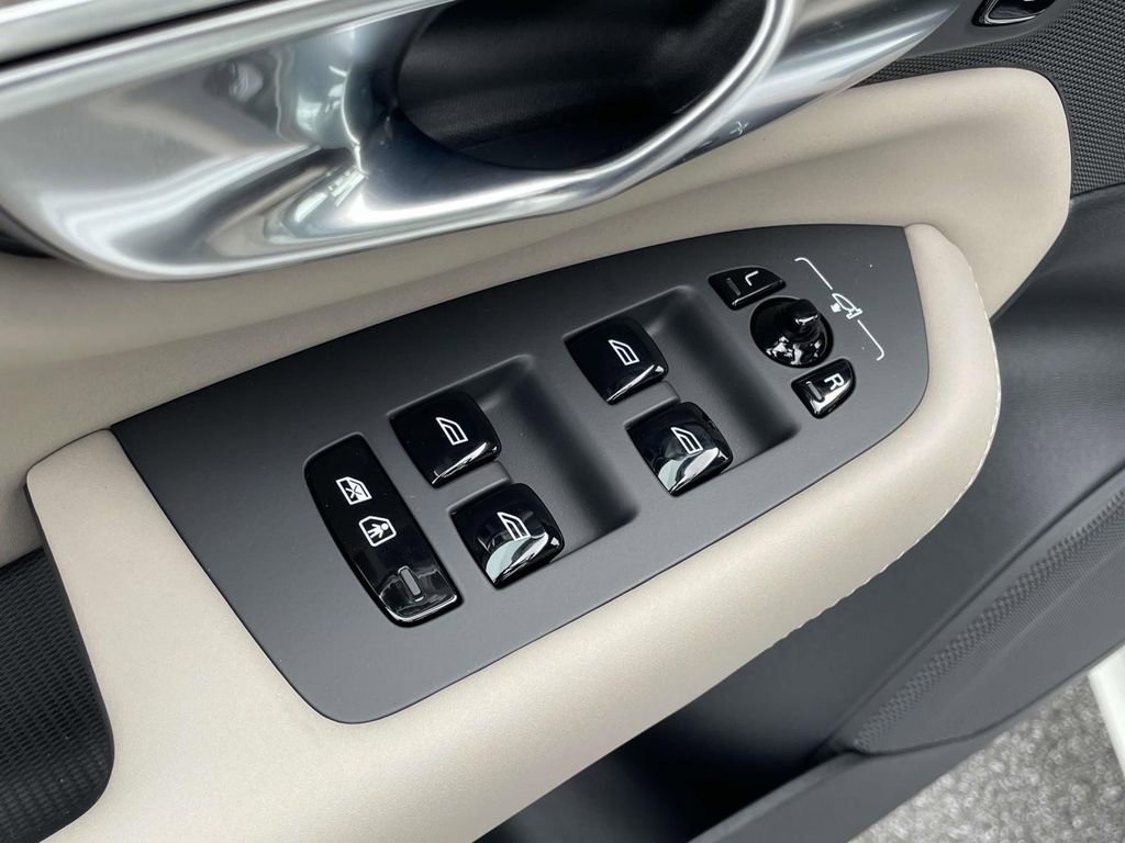 New 2026 Volvo XC90 B6 Ultra w/ Protection Package Premier image 7