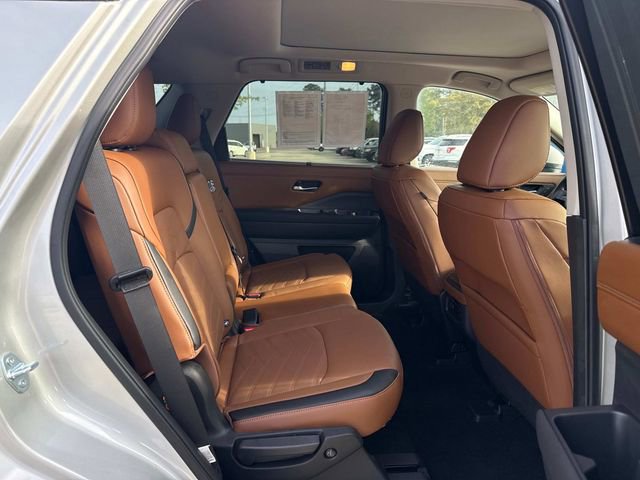 Used 2025 Nissan Pathfinder Platinum w/ Cargo Package image 12