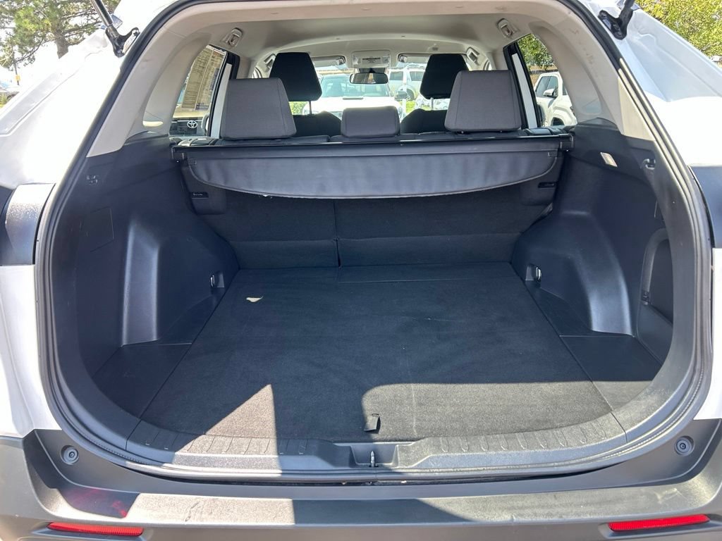 Used 2025 Toyota RAV4 XLE AWD/4WD image 16