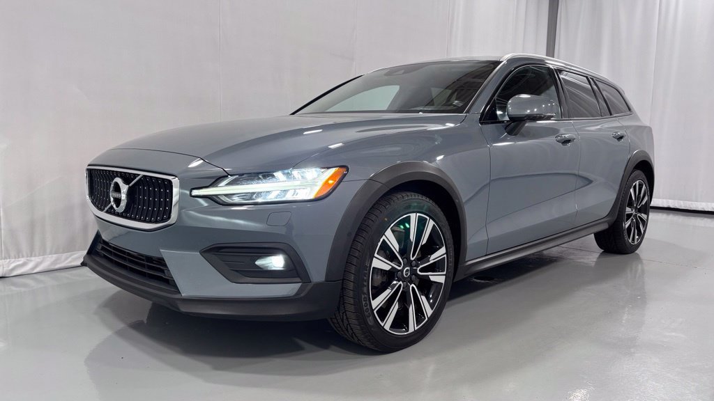 Used 2022 Volvo V60 T5 Cross Country w/ Climate Package AWD/4WD image 1