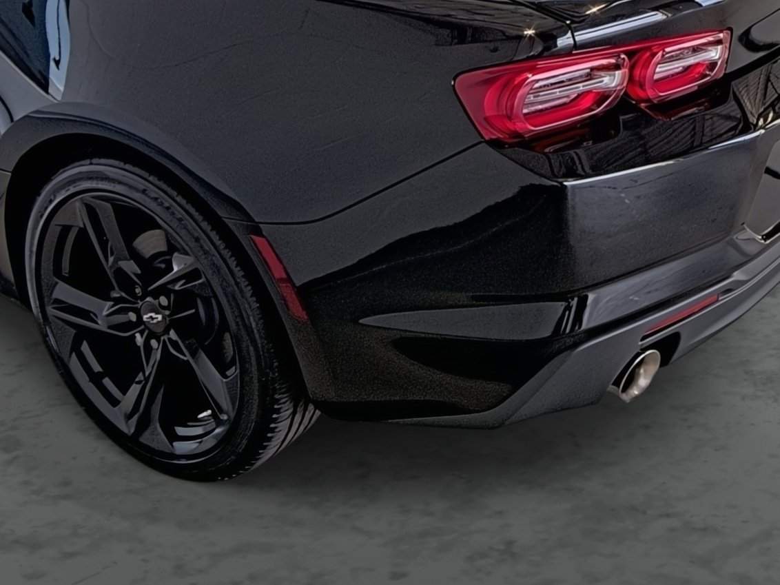 Used 2024 Chevrolet Camaro LT w/ Technology Package image 9