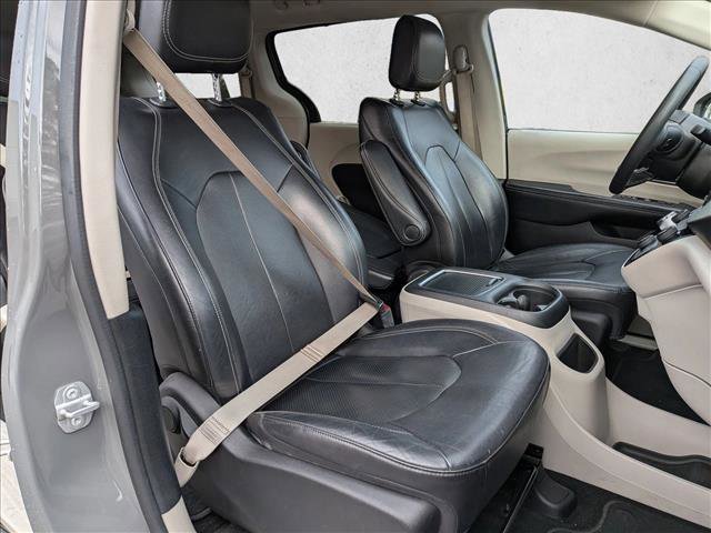 Used 2022 Chrysler Pacifica Touring-L image 22
