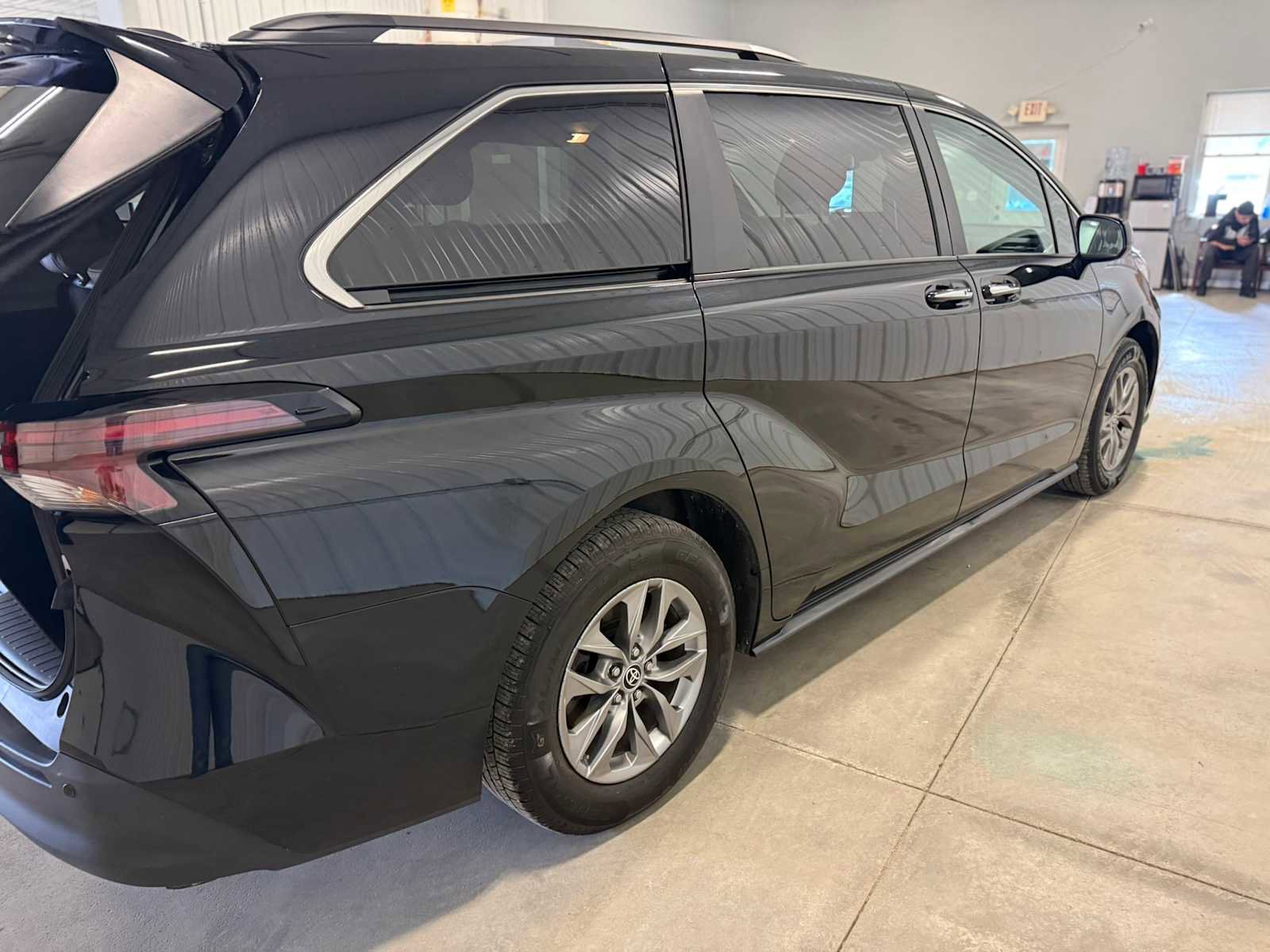 Certified 2023 Toyota Sienna XLE AWD/4WD image 18