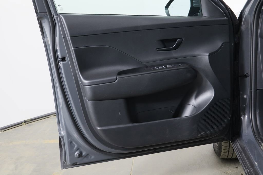 Used 2025 Hyundai Kona SEL image 23