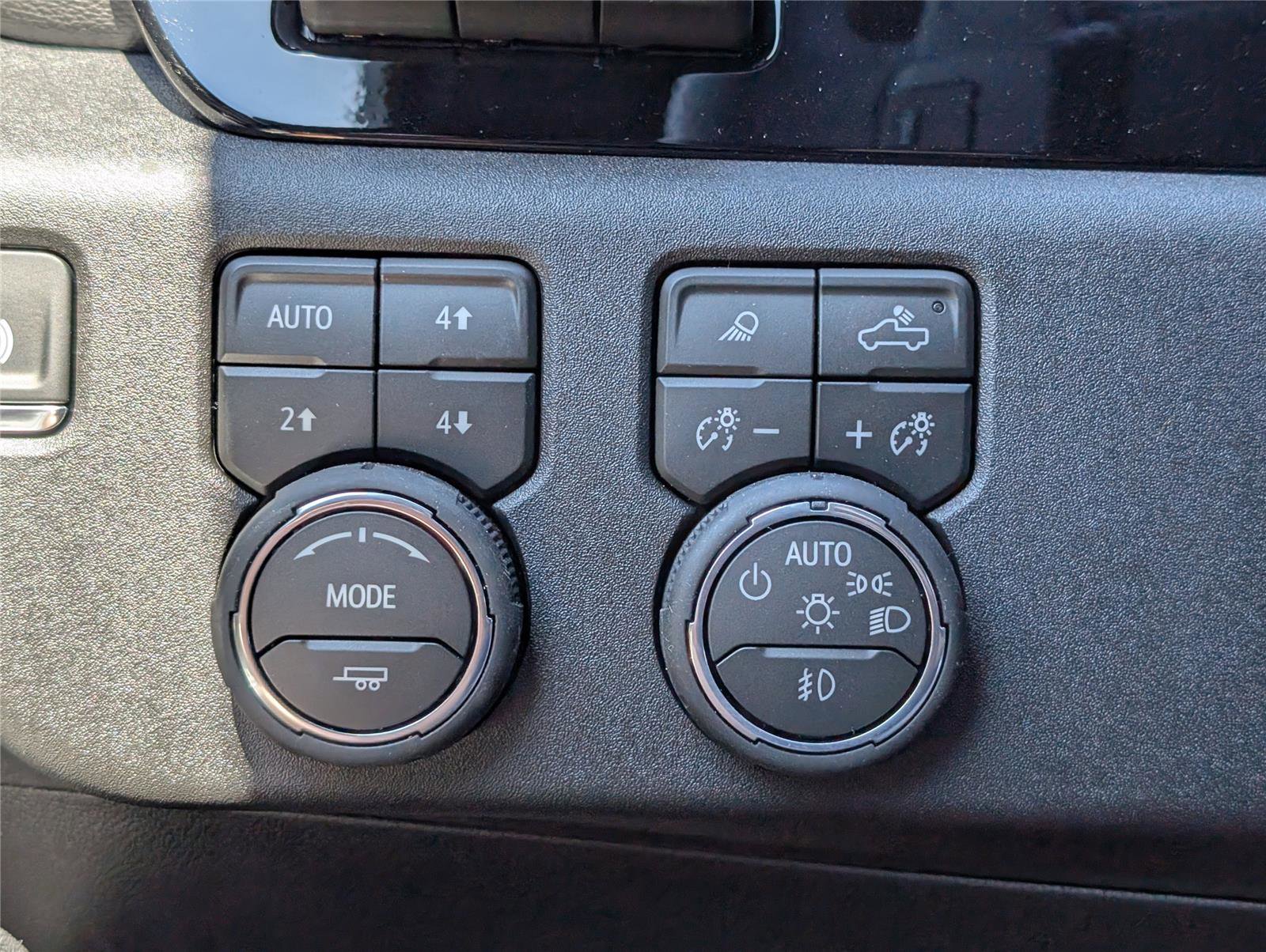 New 2026 Chevrolet Silverado 1500 High Country AWD/4WD image 11