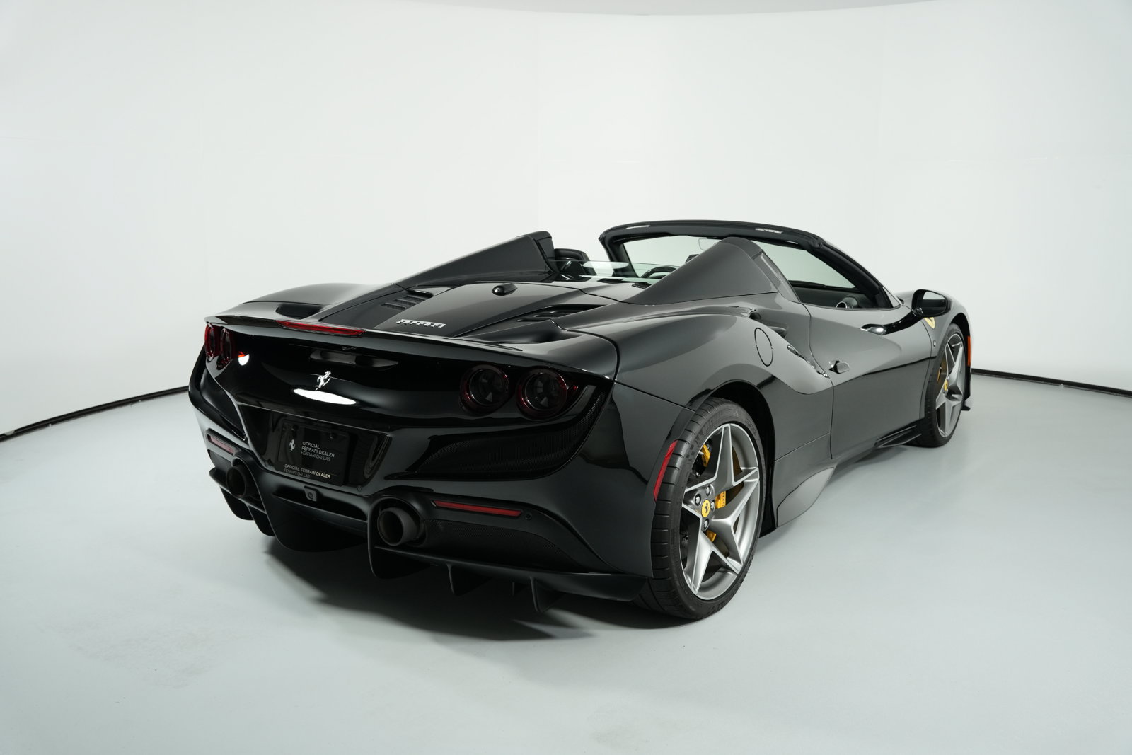 Used 2022 Ferrari F8 Spider RWD image 25