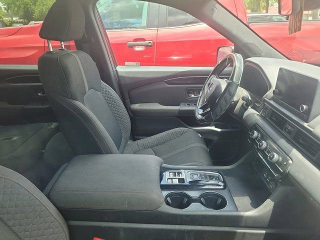 Used 2023 Honda Pilot Sport image 3
