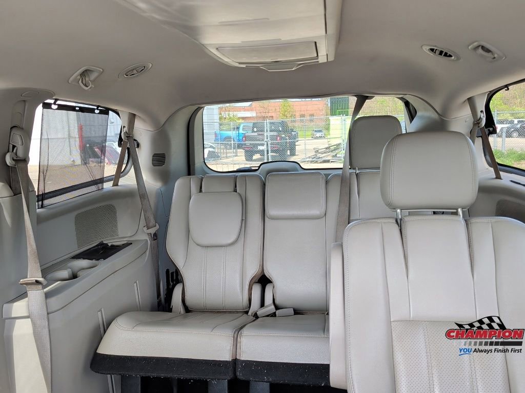 Used 2013 Chrysler Town & Country Touring-L w/ Entertainment Group #2 FWD image 22
