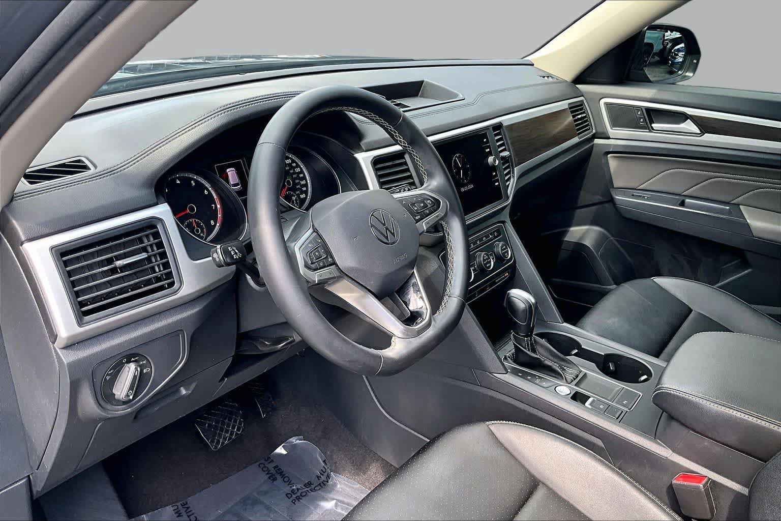 Used 2021 Volkswagen Atlas SE w/ Panoramic Sunroof Package FWD image 16