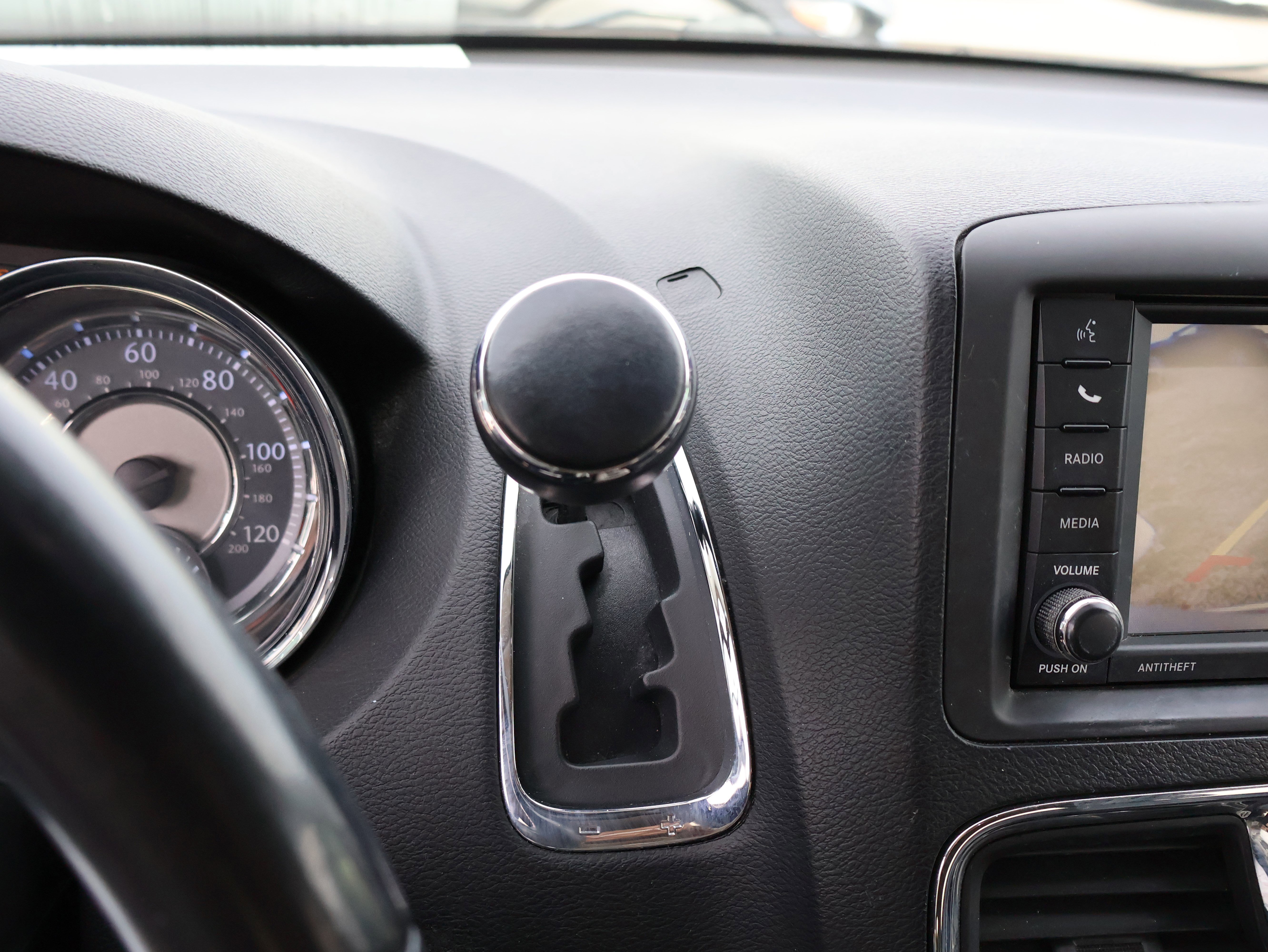 Used 2014 Chrysler Town & Country Touring image 22