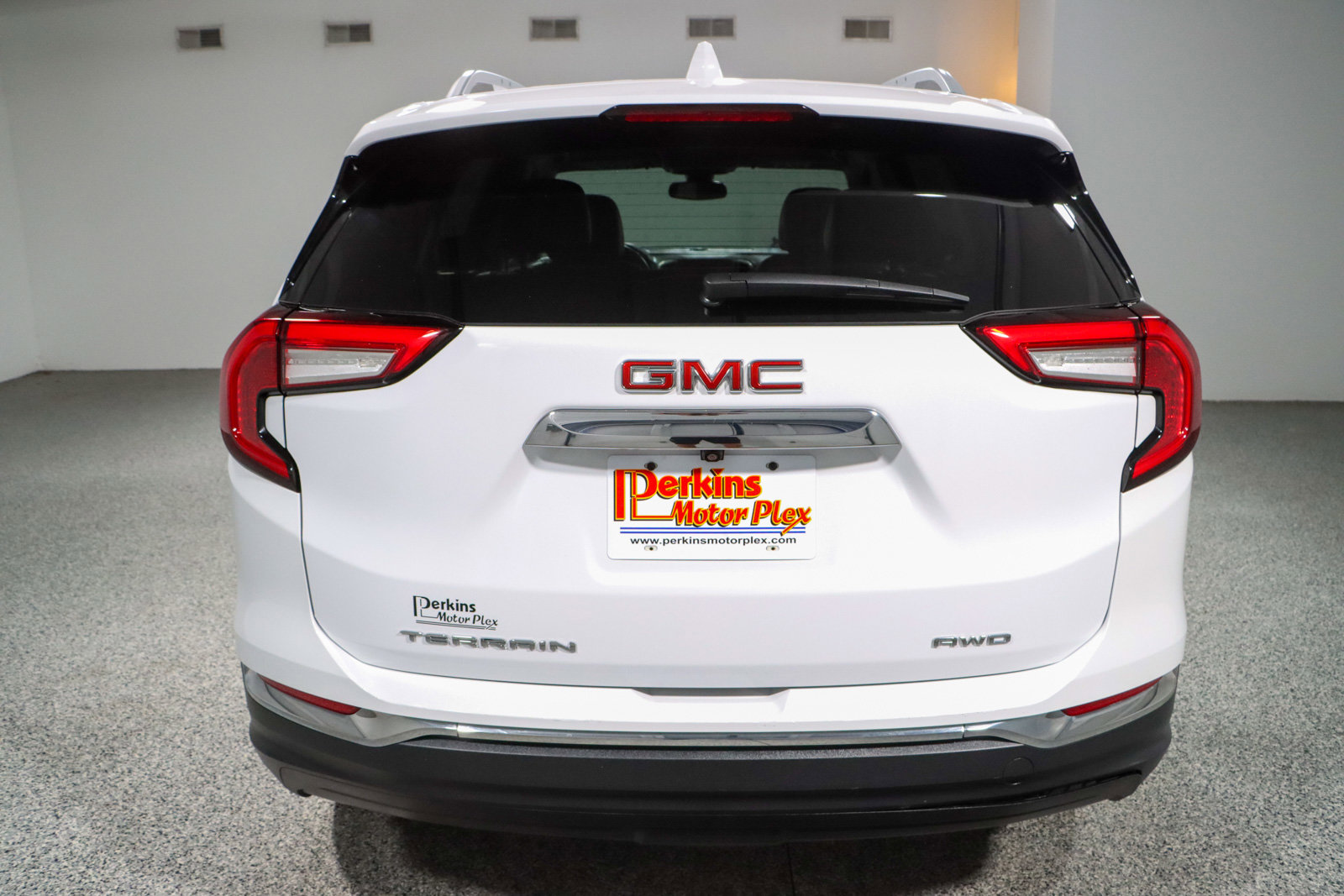 Used 2024 GMC Terrain SLT AWD/4WD image 8