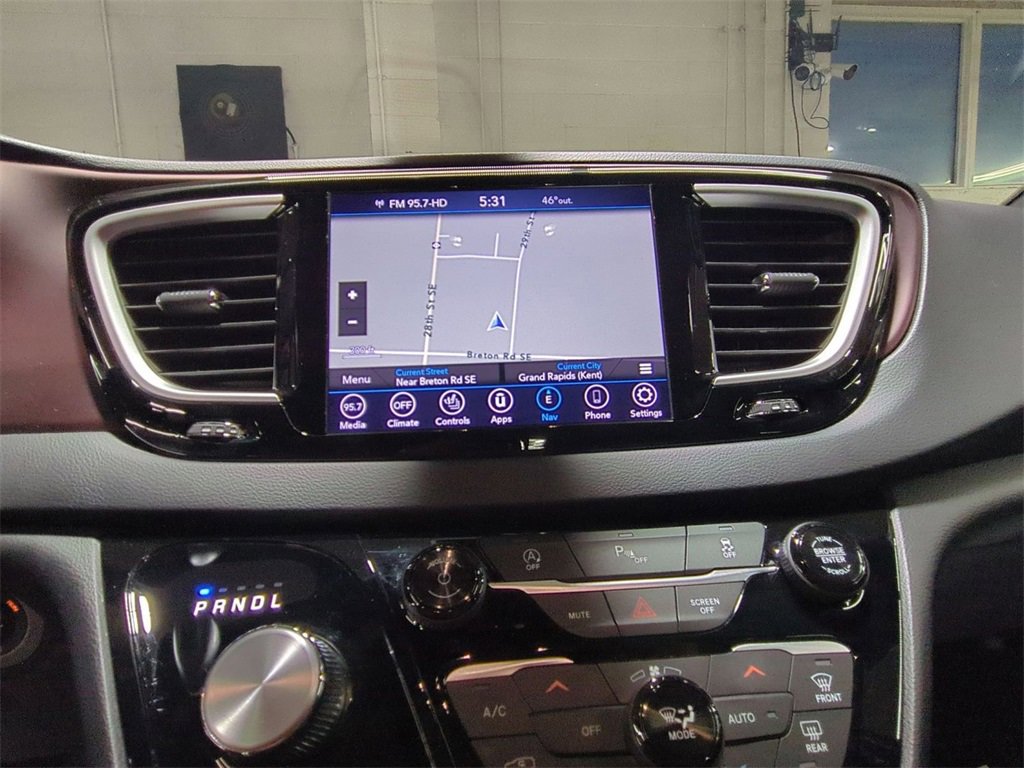 Used 2020 Chrysler Pacifica Touring-L image 21