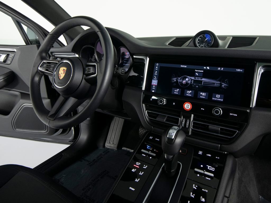 Certified 2025 Porsche Macan image 29
