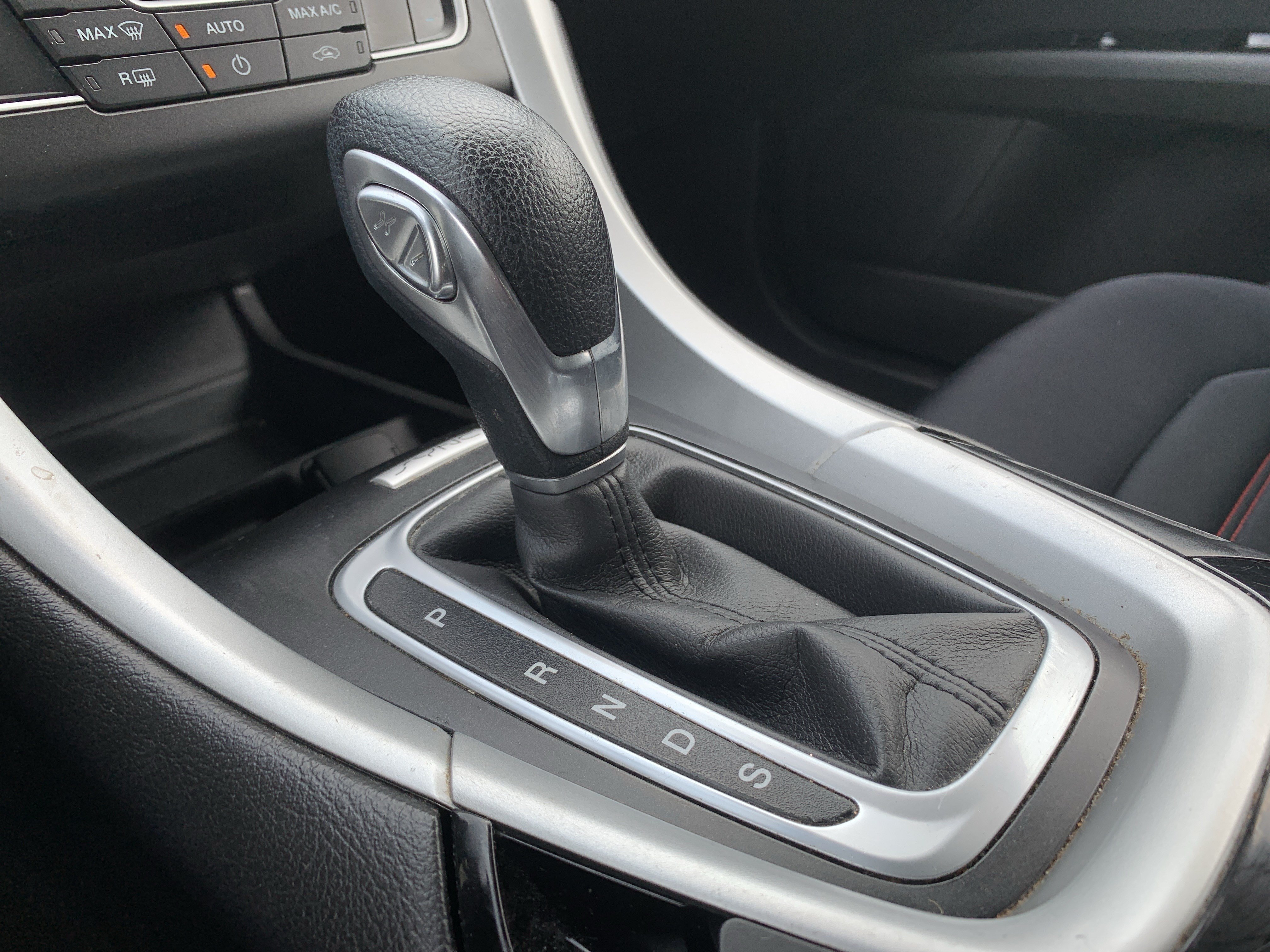 Used 2016 Ford Fusion SE FWD image 26