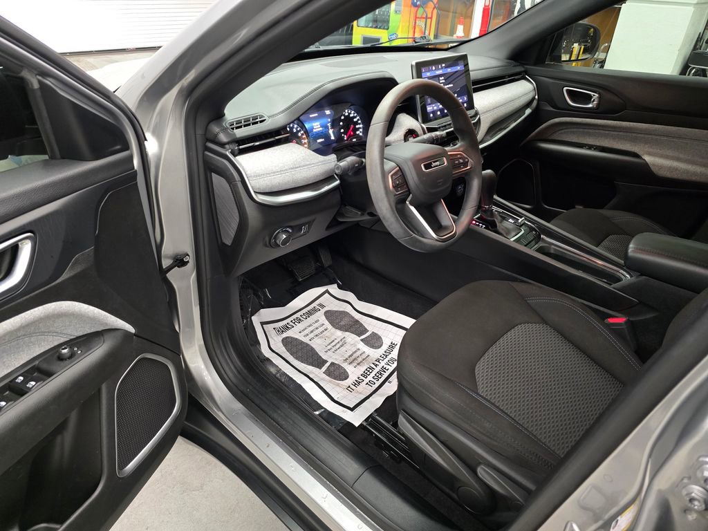 Used 2023 Jeep Compass Sport image 15