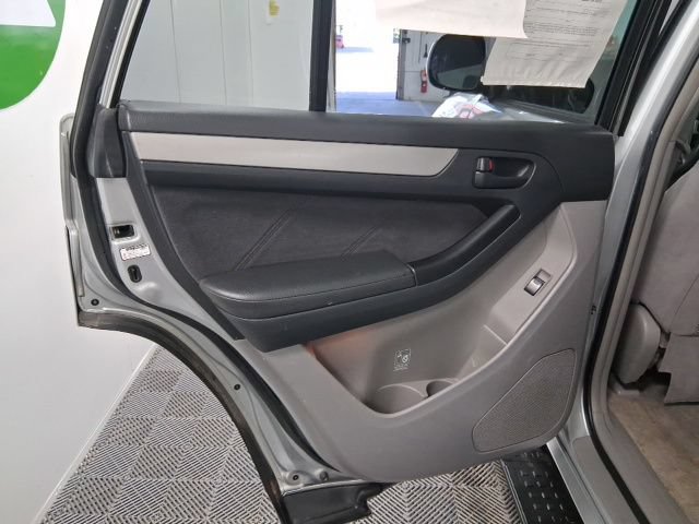 Used 2005 Toyota 4Runner SR5 AWD/4WD image 13