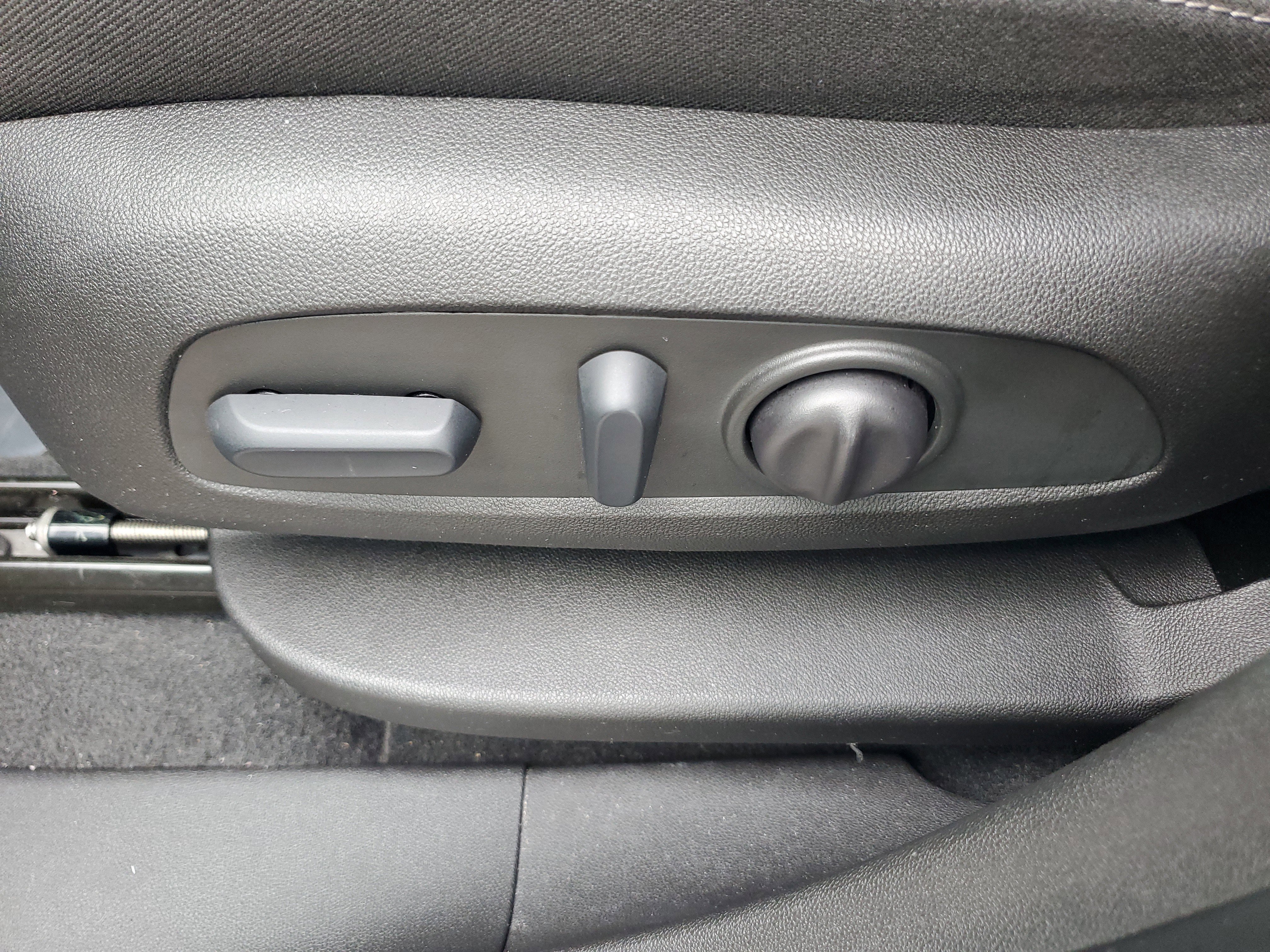 Used 2022 GMC Terrain SLE w/ Driver Convenience Package image 11