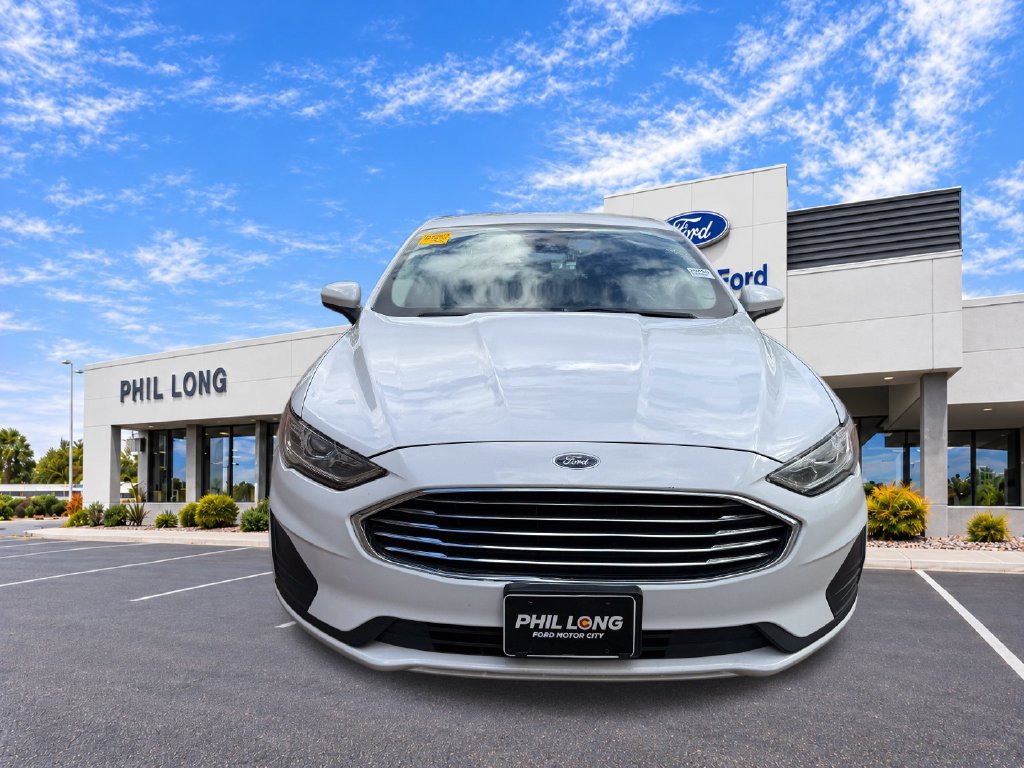 Used 2020 Ford Fusion SE FWD image 2