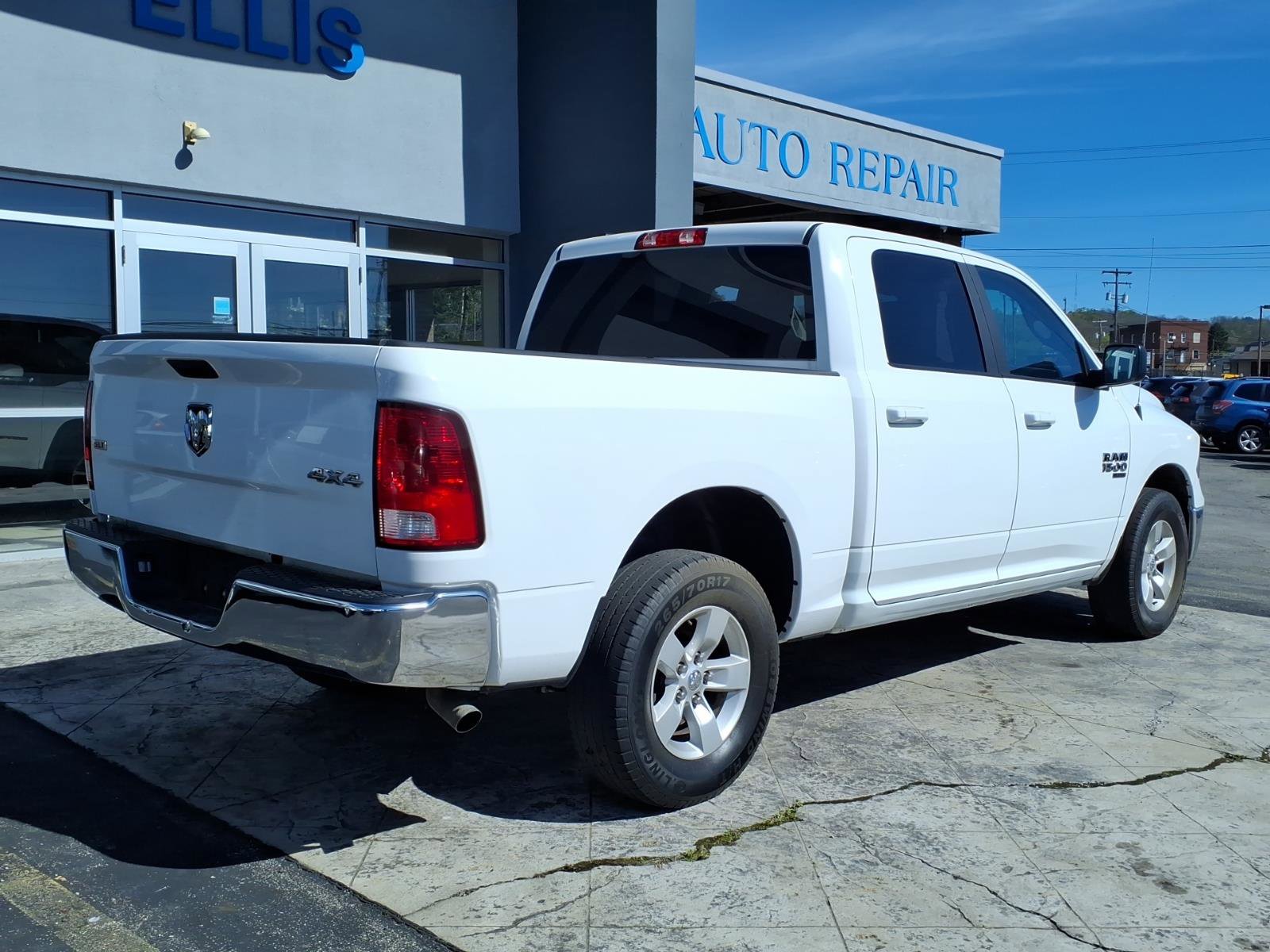 Used 2021 RAM 1500 Classic SLT AWD/4WD image 3