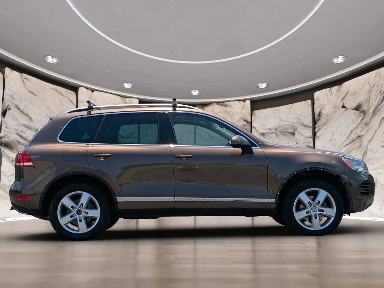 Used 2011 Volkswagen Touareg TDI AWD/4WD image 15