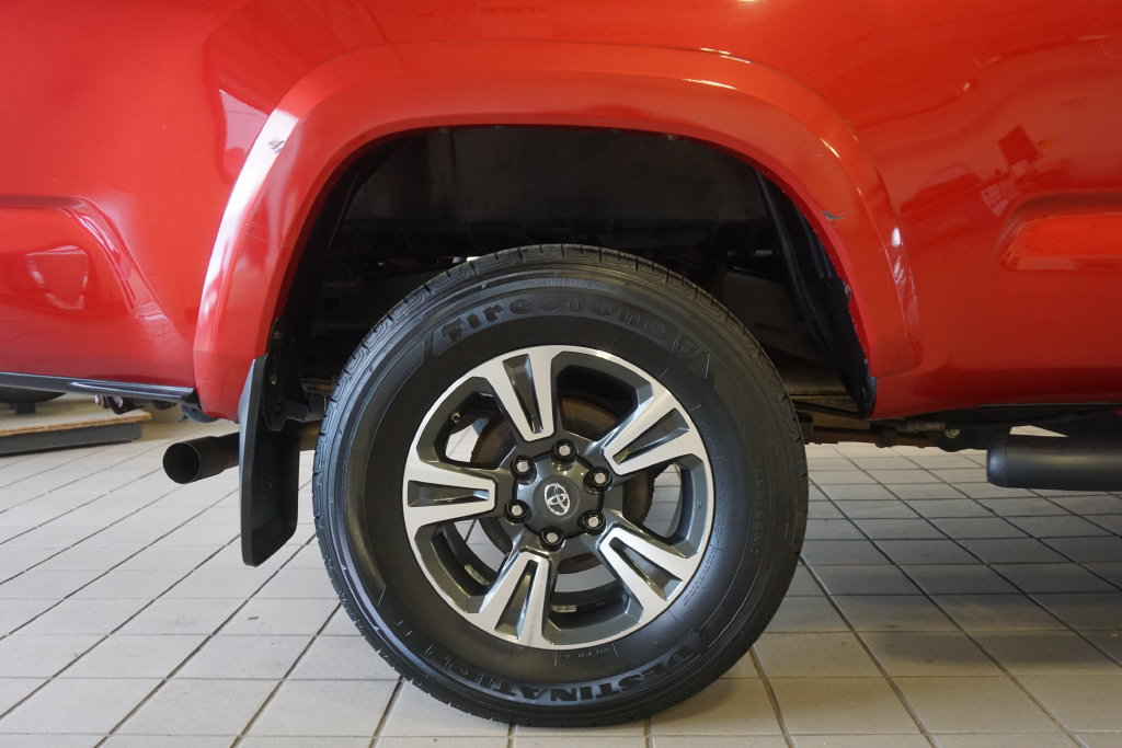 Used 2019 Toyota Tacoma TRD Sport AWD/4WD image 23