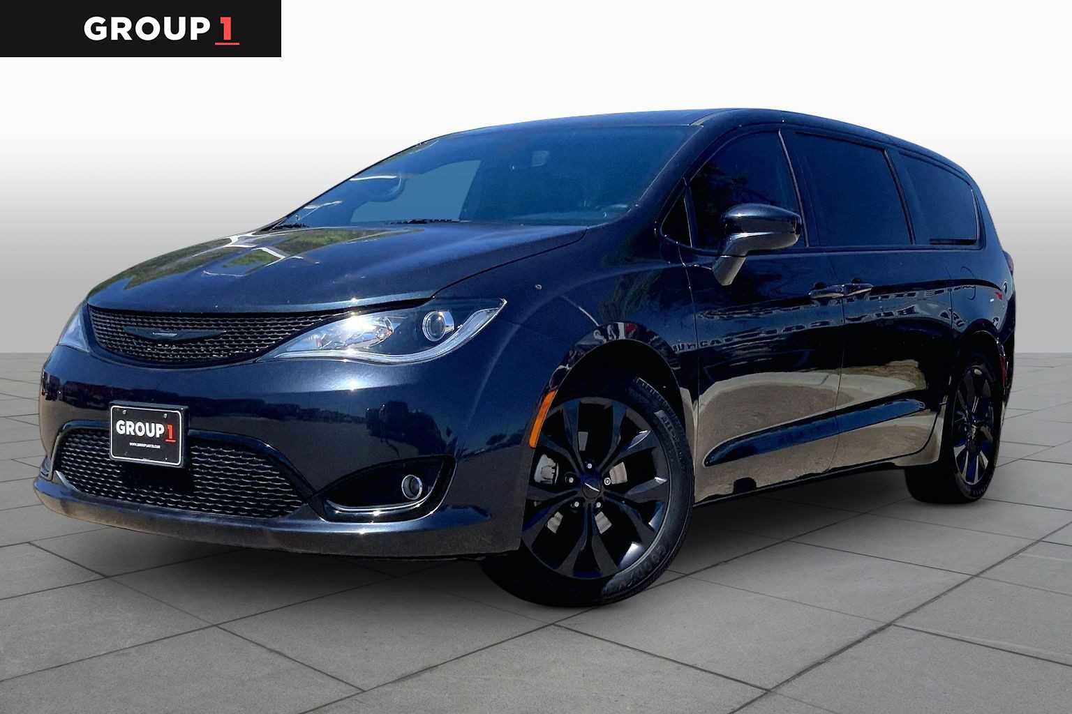 Used 2020 Chrysler Pacifica Touring w/ S Appearance Package FWD image 1