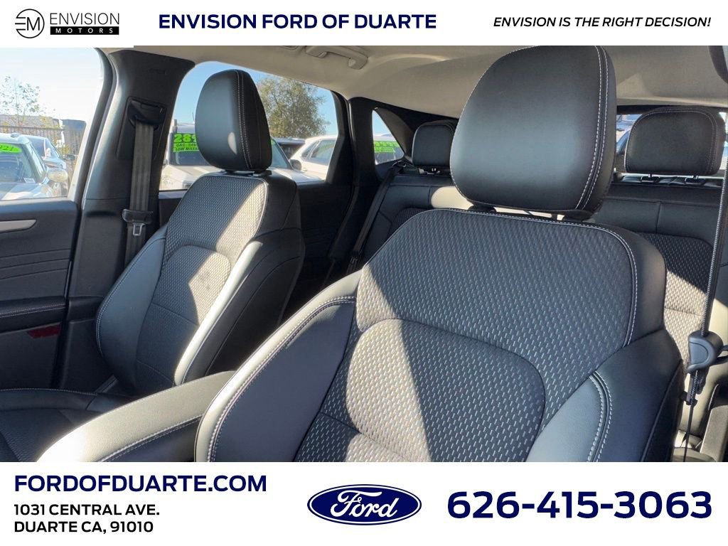 New 2025 Ford Escape SE image 18