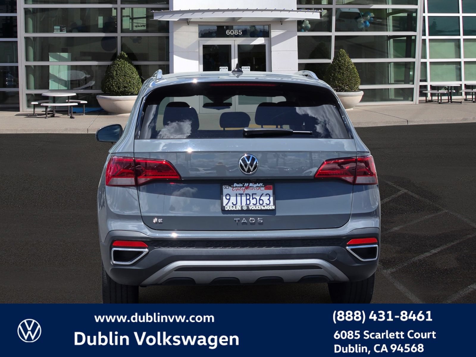 Used 2023 Volkswagen Taos SE w/ Black Wheel Package FWD image 5