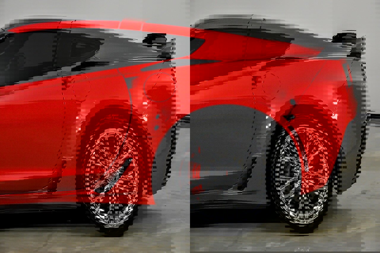 Used 2015 Chevrolet Corvette Z06 w/ Z07 Performance Package image 9