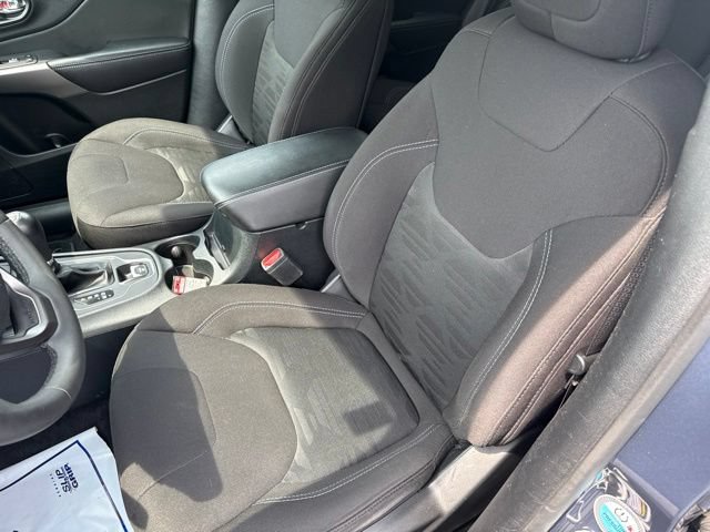Used 2022 Jeep Cherokee Latitude AWD/4WD image 14